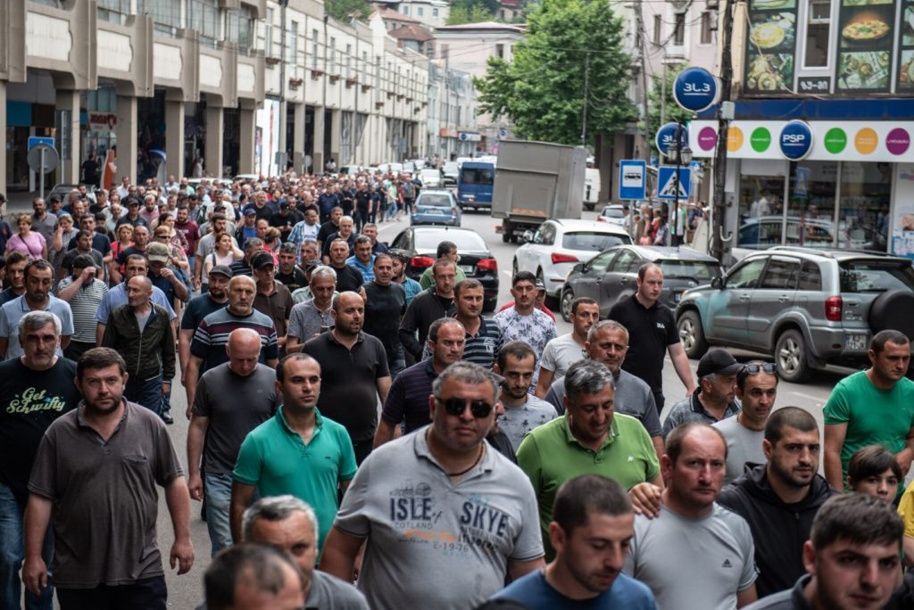 <a href="https://oc-media.org/why-the-far-right-is-trying-to-infiltrate-a-miners-strike-in-georgia/" target="_blank">The striking workers have organised daily marches through Chiatura</a>