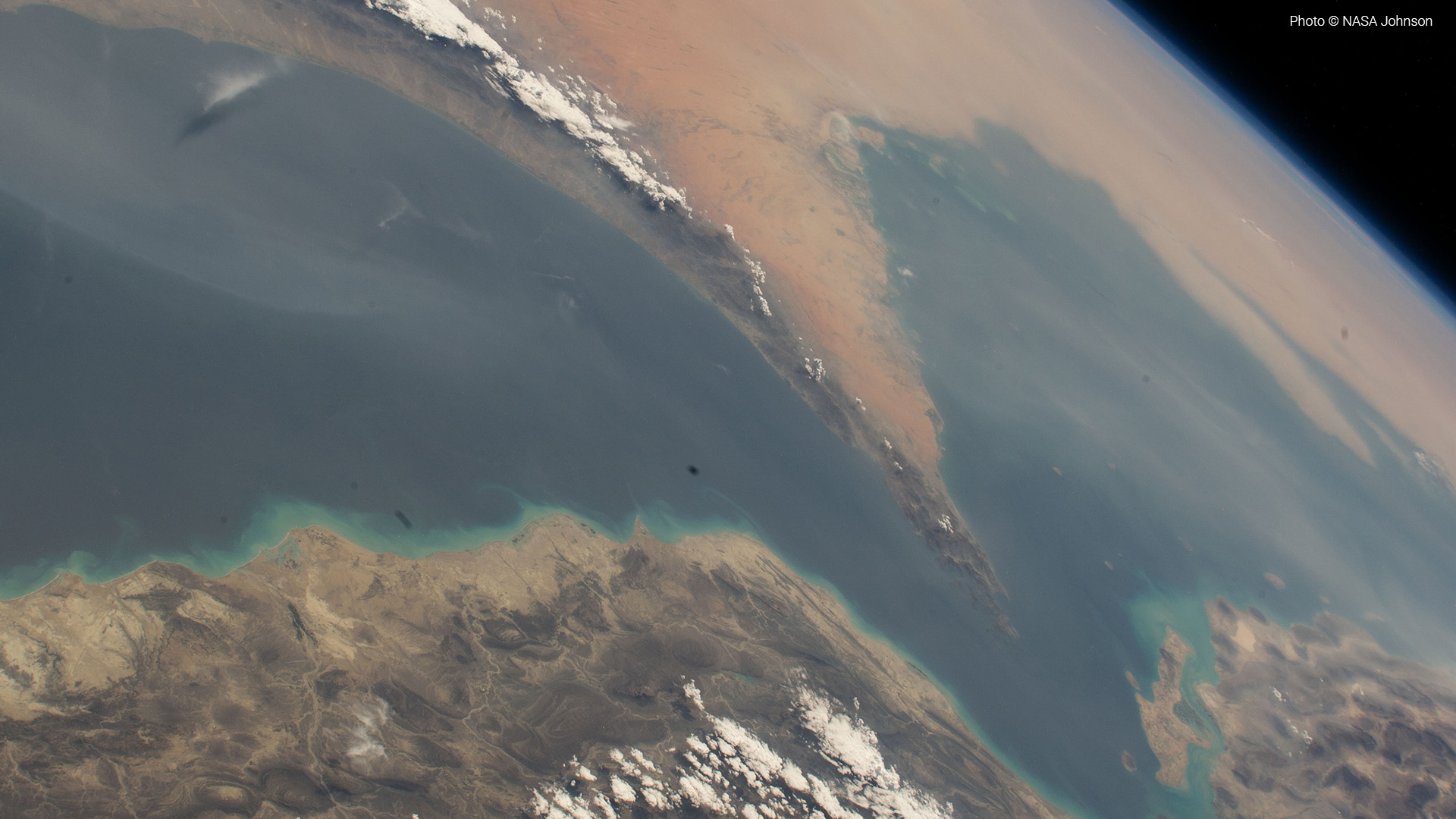 The Rear Approach Off-Ramp for Fossil Fuels? War, Emissions & Climate